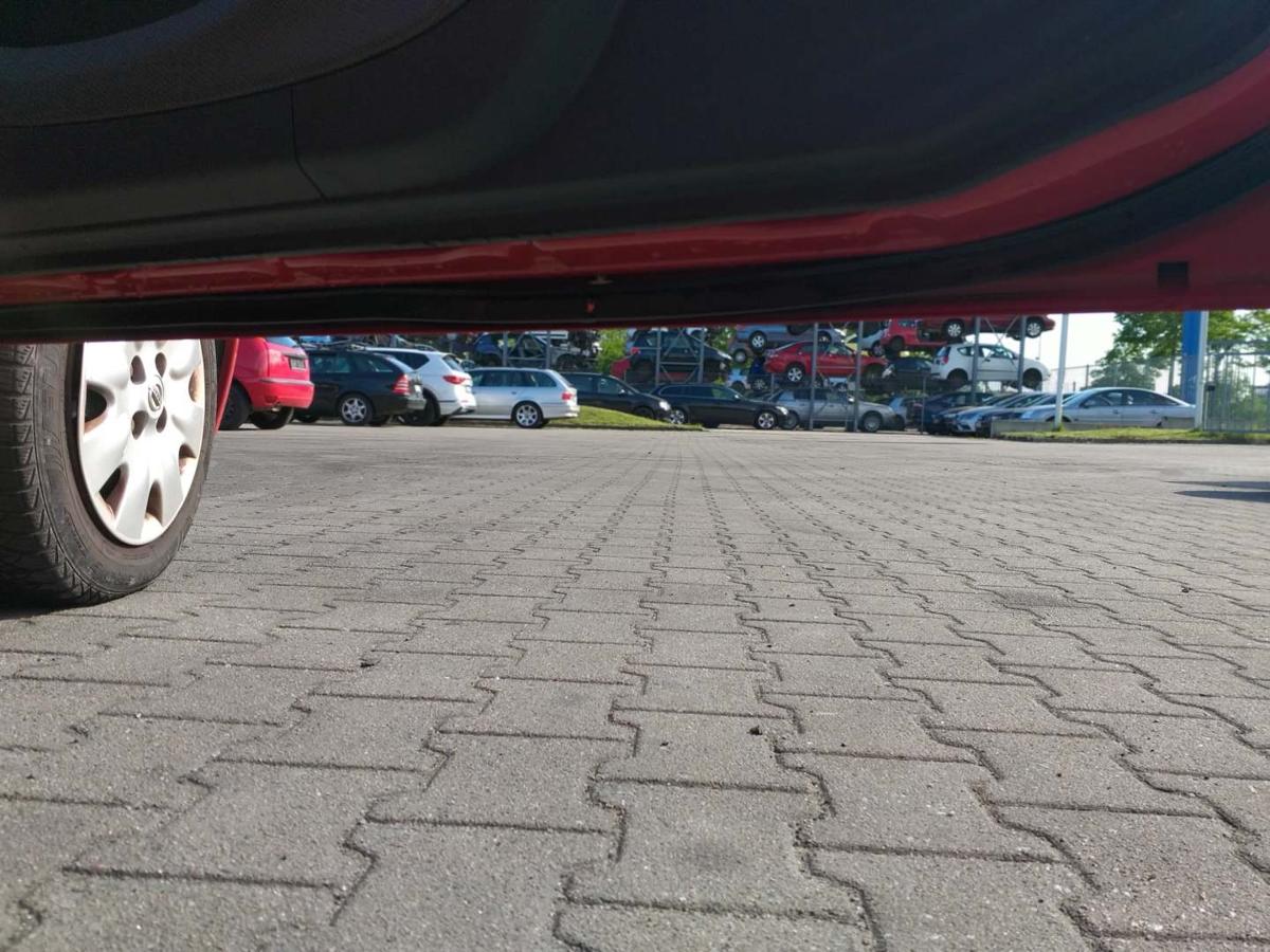 Nissan Micra K12 original Tür vorn rechts Z10 Rot 3-Türer Bj.2004